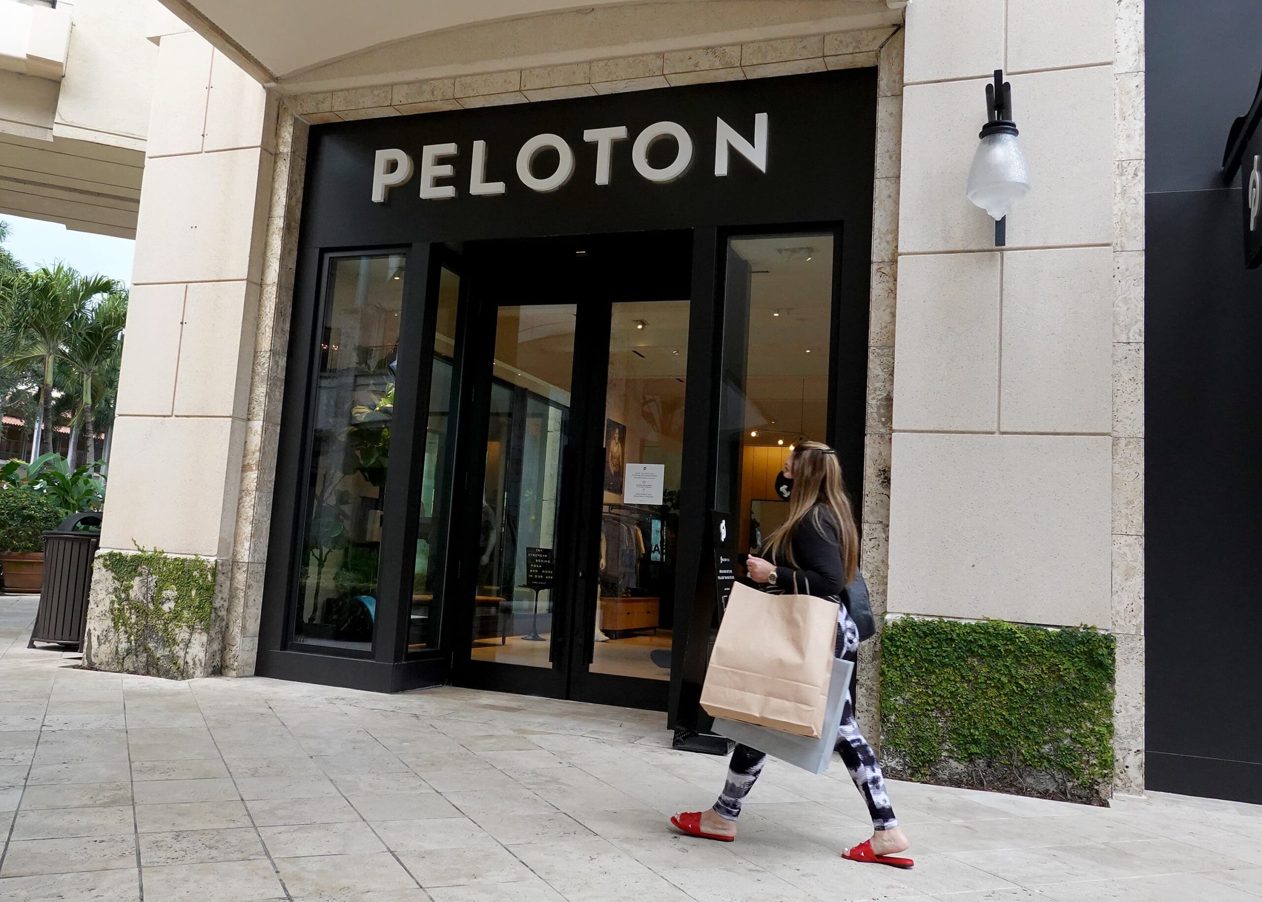 Peloton shares plunge after company reports wider-than-expected loss