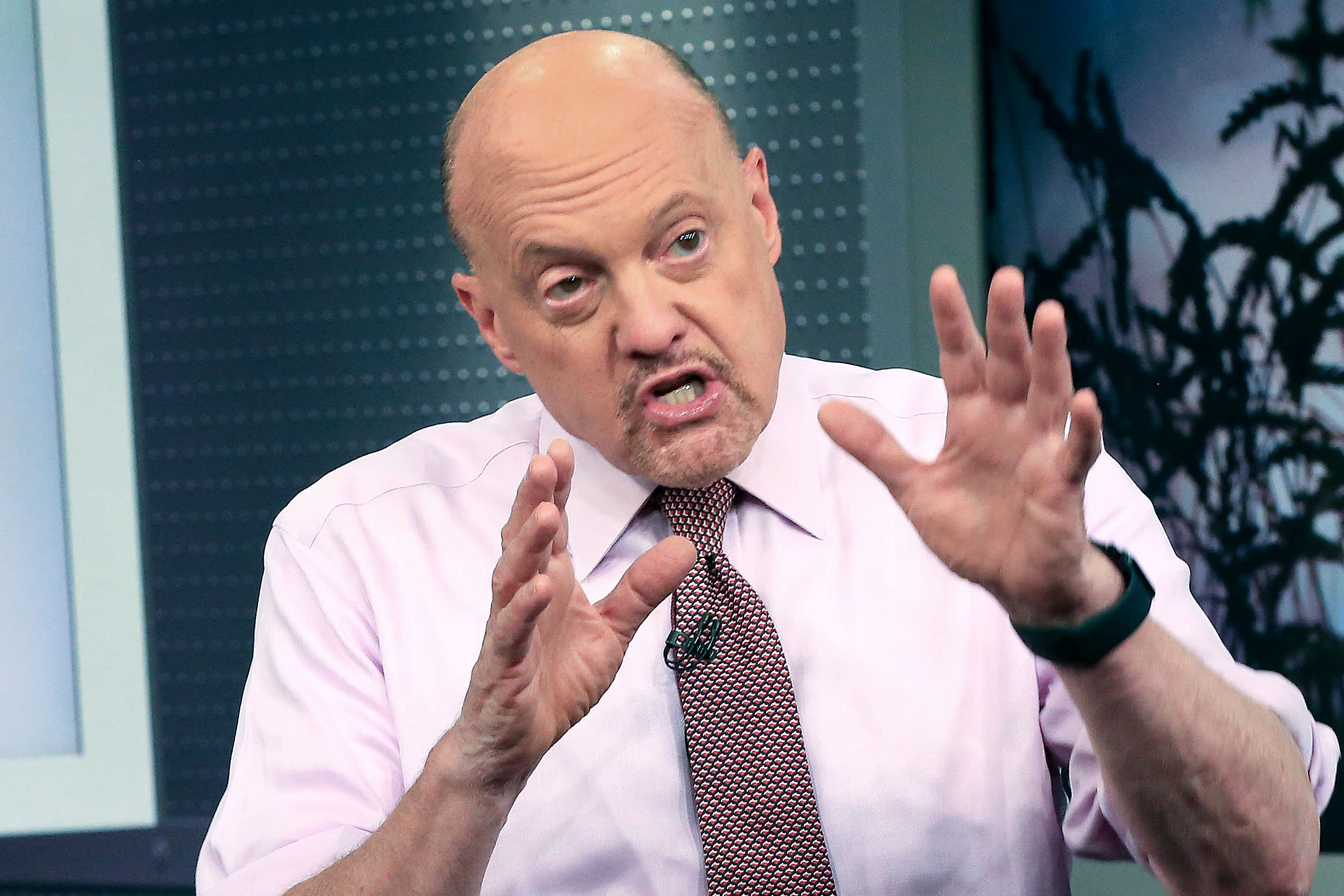 How Jim Cramer’s ‘own it; don’t trade it’ stance on Apple paid off in a hectic market week