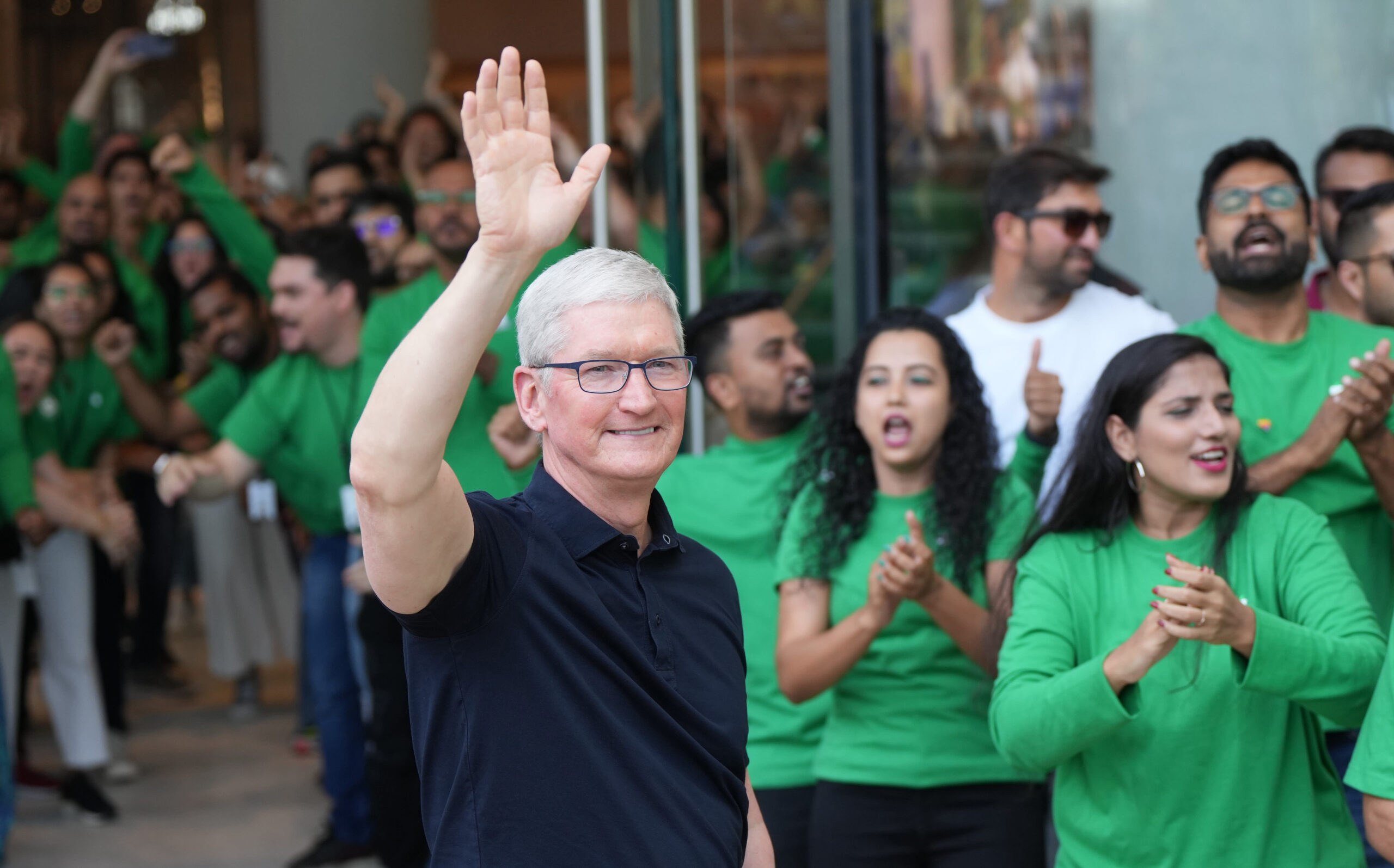 Apple set to report quarterly earnings after the bell