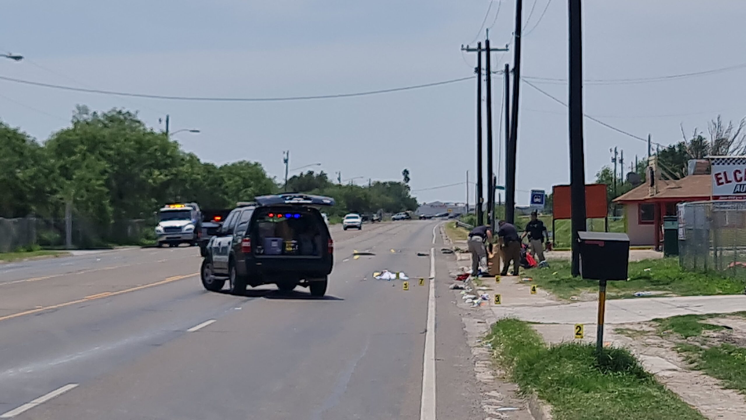 8 dead, at least 10 injured after vehicle plows into group near Texas border migrant center