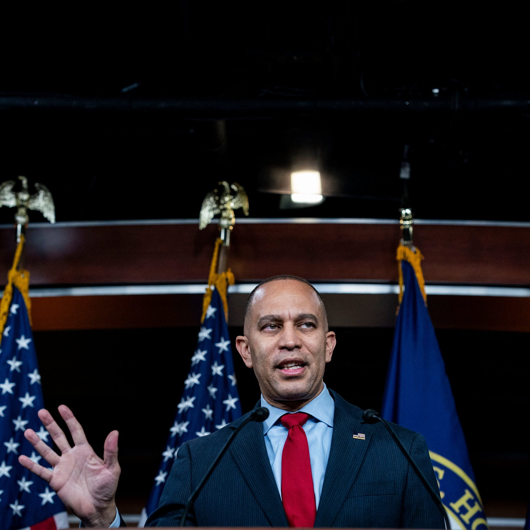 Jeffries Weighs How to Force Ukraine Aid Vote While Keeping Democrats United