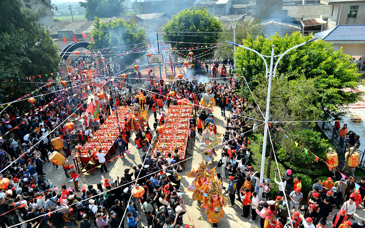 China sees surge in tourism spending during Lunar New Year, surpassing pre-COVID levels